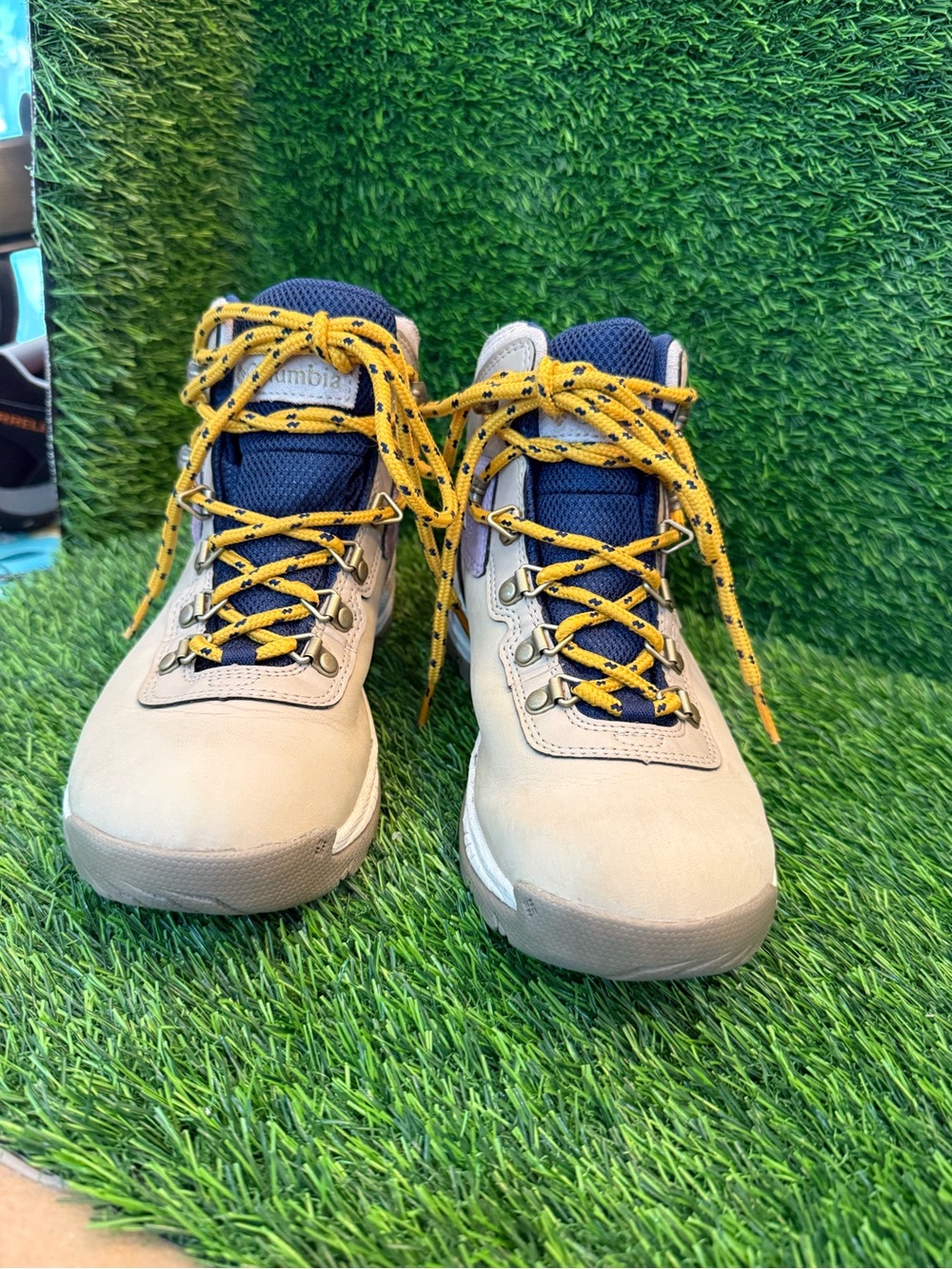 Columbia Women’s Newton Ridge Beige and Navy Hiking Boots with Yellow Laces 5.5